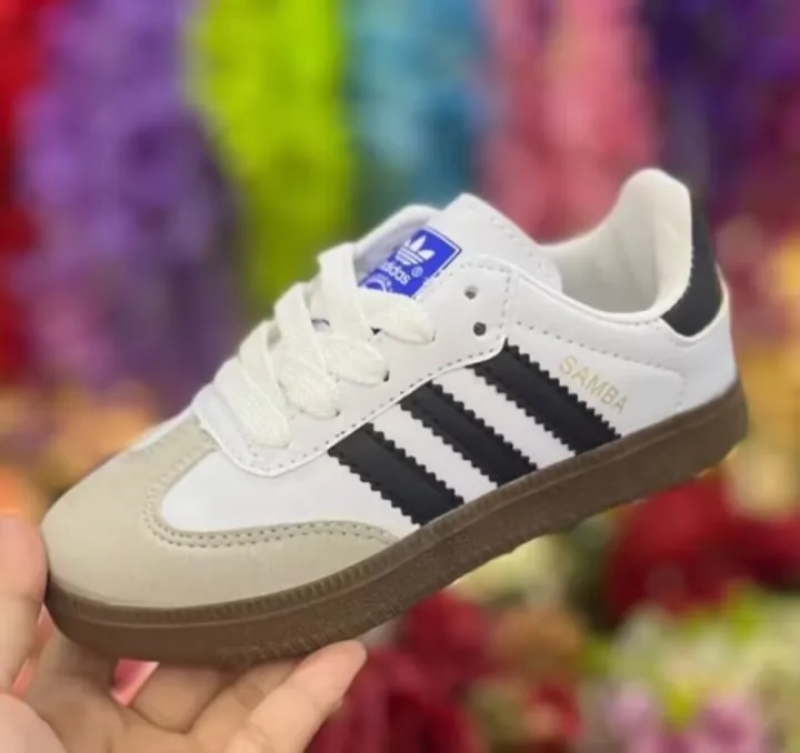 best-selling children‘ s running shoes and casual shoes